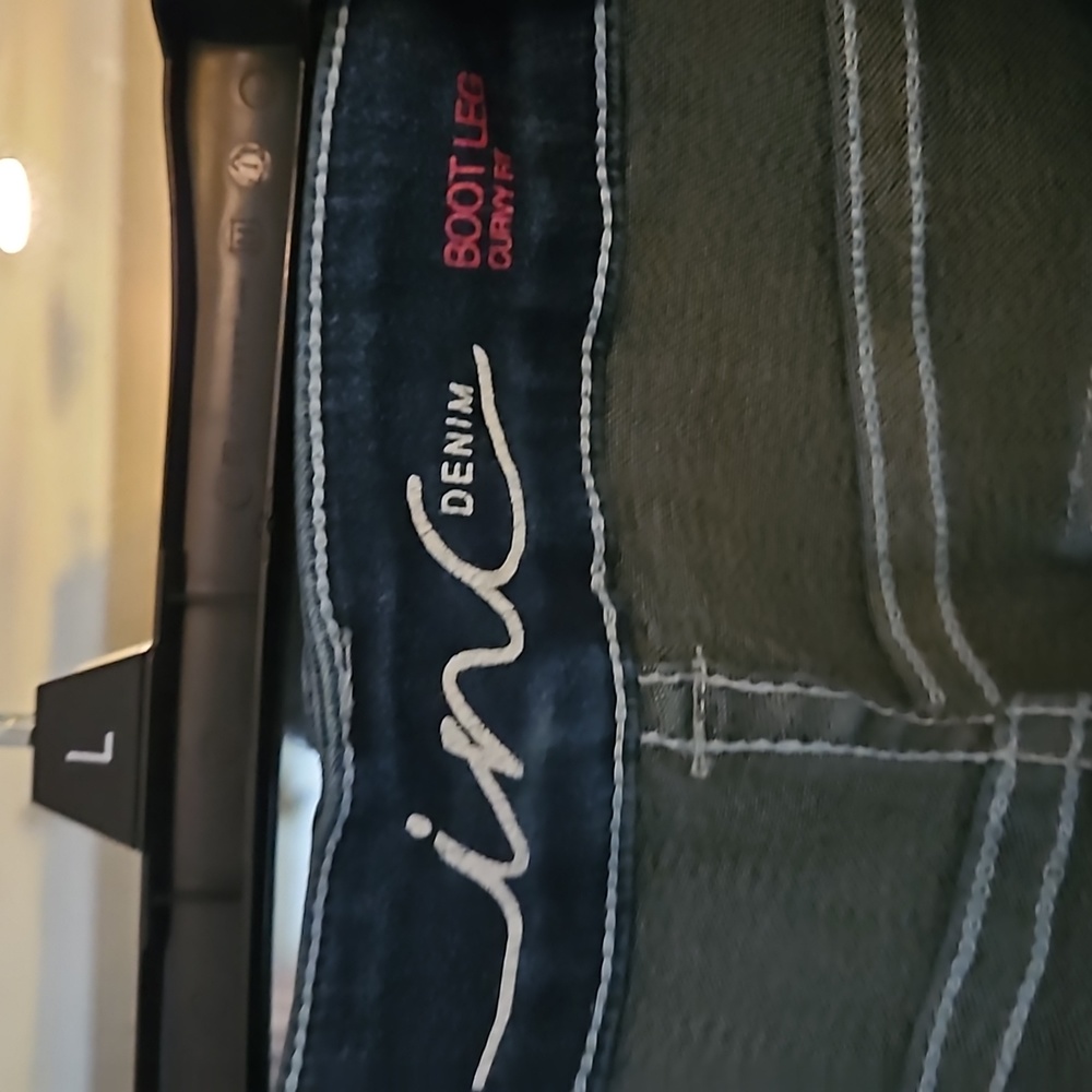 Jeans - Picture 3 of 4